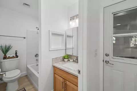 Bath - 1016 E Yosemite, Madera, CA 93638 photo 1 of 2