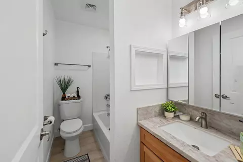 Bath - 1016 E Yosemite, Madera, CA 93638 photo 2 of 2