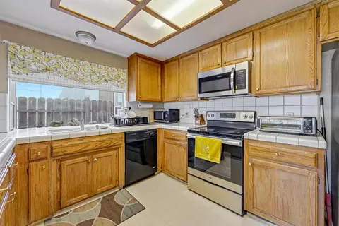 Kitchen - 1165 Inspiration Point Ct, Merced, CA 95340 photo 2 of 5