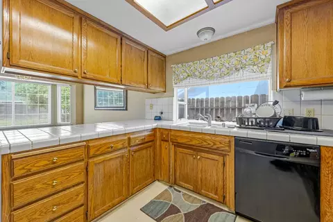 Kitchen - 1165 Inspiration Point Ct, Merced, CA 95340 photo 3 of 5