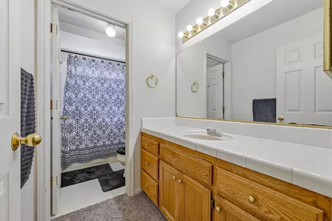 Bath - 1165 Inspiration Point Ct, Merced, CA 95340 photo 1 of 2