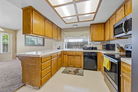 Kitchen - 1165 Inspiration Point Ct, Merced, CA 95340 photo 1 of 5