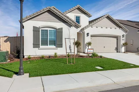 2252 Lyndon St, Lodi, CA 95242