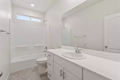 Bath - 3095 Tower St, Manteca, CA 95337 photo 2 of 2