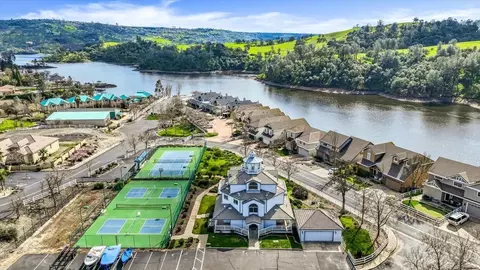 1046 Shoreline Dr, Copperopolis, CA 95228