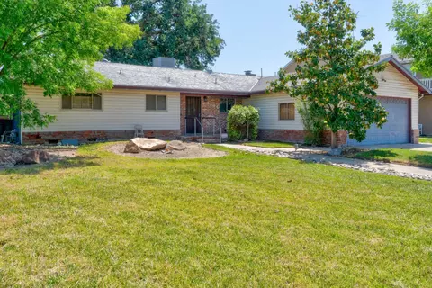 1041 Golden Gate Ave, Dos Palos, CA 93620