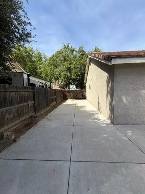 Exterior - 1580 Via Del Pettoruto, Gustine, CA 95322 photo 4 of 9