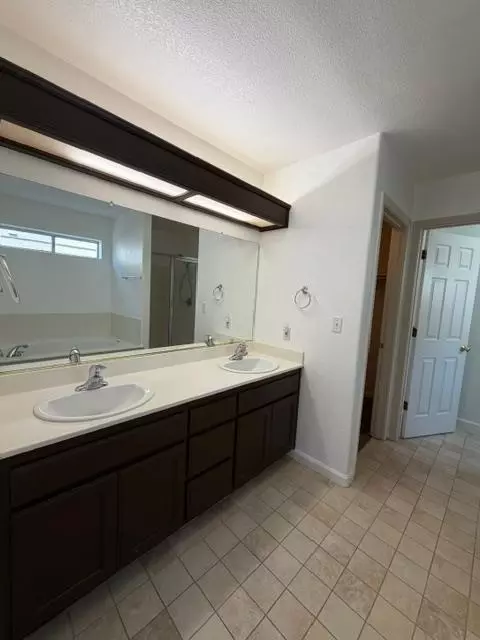 Bath - 1580 Via Del Pettoruto, Gustine, CA 95322 photo 1 of 6