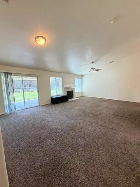 Living - 1580 Via Del Pettoruto, Gustine, CA 95322 photo 2 of 3