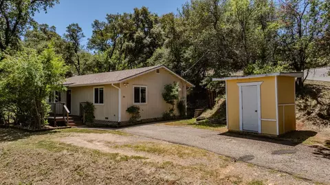 Exterior - 20 Pleasant Dr, Sutter Creek, CA 95685 photo 2 of 14