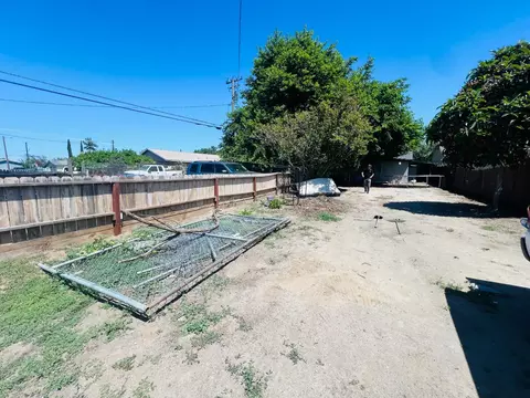 Exterior - 2038 Tulsa St, Modesto, CA 95358 photo 4 of 5