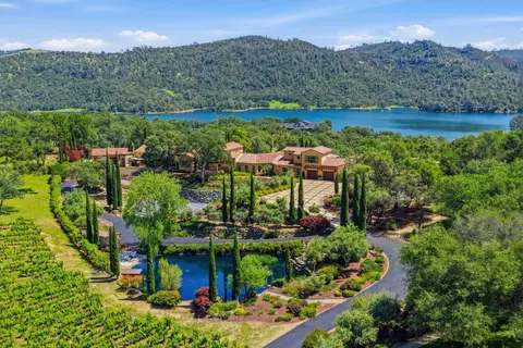 9688 Clos Du Lac Cir, Loomis, CA 95650