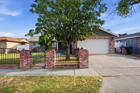 Exterior - 1436 Montclair Dr, Modesto, CA 95350 photo 2 of 6