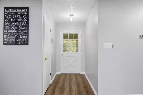 Entry Way - 1436 Montclair Dr, Modesto, CA 95350 photo 1 of 3
