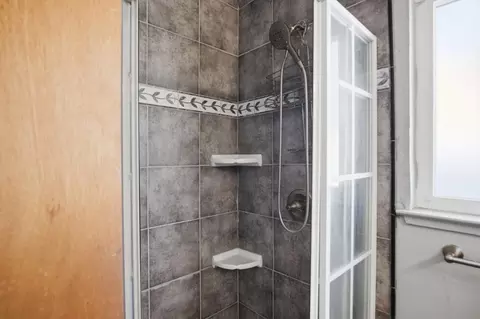 Bath - 1436 Montclair Dr, Modesto, CA 95350 photo 3 of 3