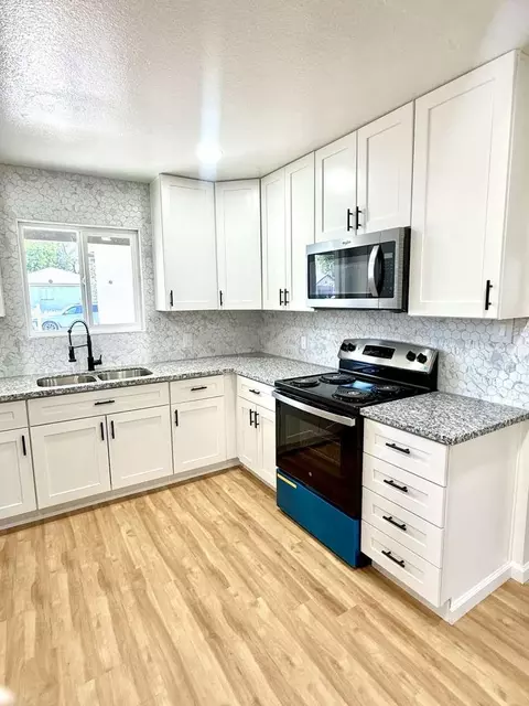 Kitchen - 1905 Muncy Dr, Modesto, CA 95350 photo 4 of 5