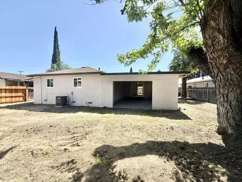 Exterior - 1905 Muncy Dr, Modesto, CA 95350 photo 5 of 7