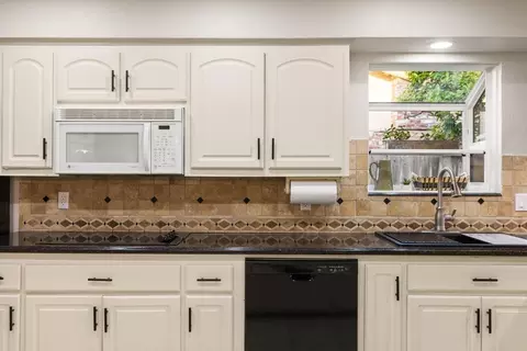 Kitchen - 5706 Jeff Way, Carmichael, CA 95608 photo 3 of 3