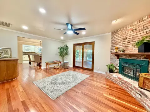 Living - 5706 Jeff Way, Carmichael, CA 95608 photo 2 of 9