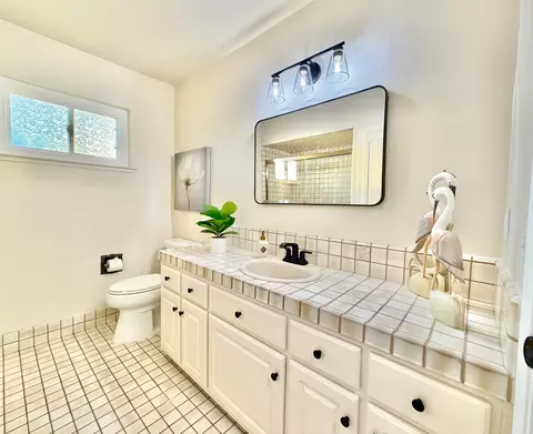 Bath - 5706 Jeff Way, Carmichael, CA 95608 photo 1 of 3