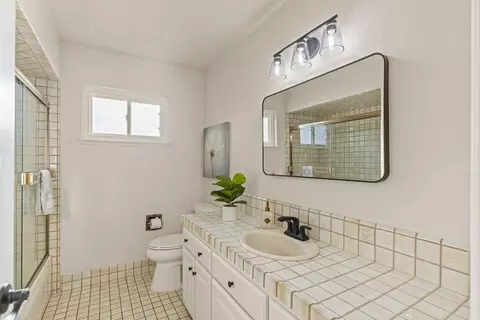 Bath - 5706 Jeff Way, Carmichael, CA 95608 photo 2 of 3