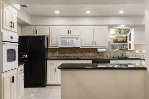 Kitchen - 5706 Jeff Way, Carmichael, CA 95608 photo 2 of 3