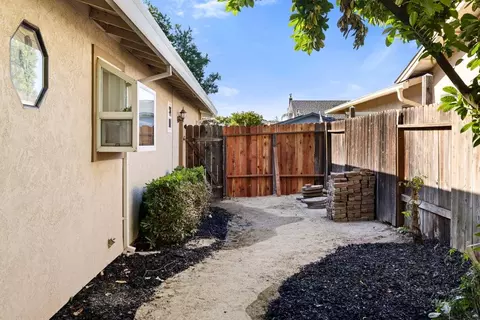 Exterior - 5706 Jeff Way, Carmichael, CA 95608 photo 7 of 12