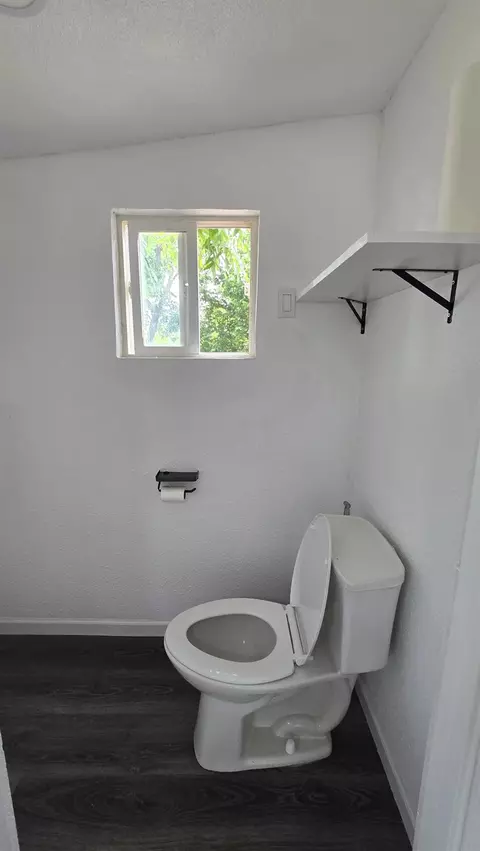 Bath - 1632 11th Ave, Olivehurst, CA 95961 photo 2 of 2