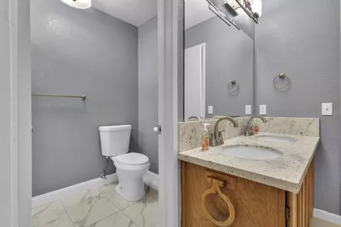 Bath - 15510 Lottie Way, Lathrop, CA 95330 photo 6 of 16