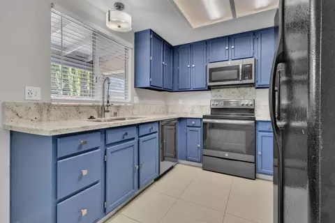 Kitchen - 15510 Lottie Way, Lathrop, CA 95330 photo 9 of 10