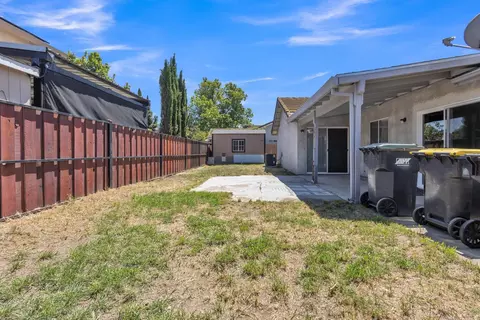 Exterior - 15510 Lottie Way, Lathrop, CA 95330 photo 4 of 8