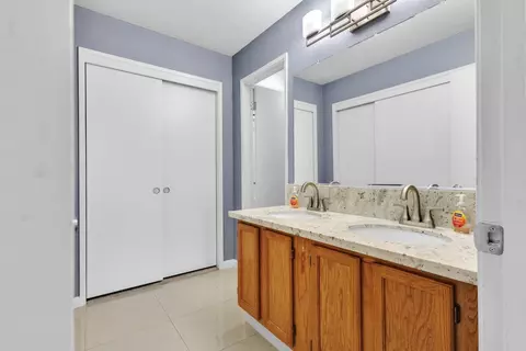 Bath - 15510 Lottie Way, Lathrop, CA 95330 photo 2 of 16