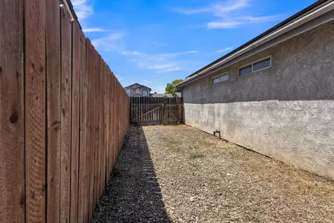 Exterior - 15510 Lottie Way, Lathrop, CA 95330 photo 7 of 8