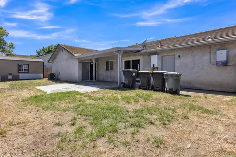 Exterior - 15510 Lottie Way, Lathrop, CA 95330 photo 5 of 8