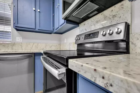 Kitchen - 15510 Lottie Way, Lathrop, CA 95330 photo 7 of 10
