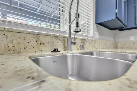 Kitchen - 15510 Lottie Way, Lathrop, CA 95330 photo 6 of 10