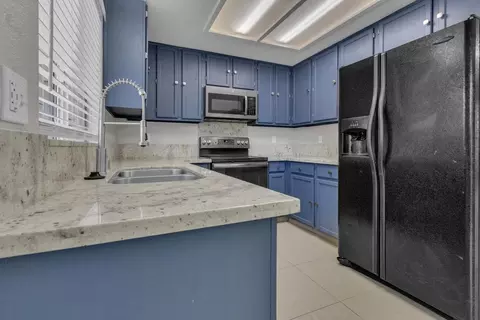 Kitchen - 15510 Lottie Way, Lathrop, CA 95330 photo 10 of 10