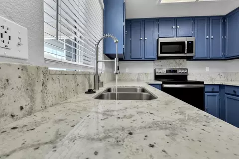 Kitchen - 15510 Lottie Way, Lathrop, CA 95330 photo 2 of 10
