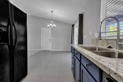Kitchen - 15510 Lottie Way, Lathrop, CA 95330 photo 4 of 10