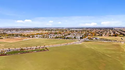 View/Area - 2371 Rio Grande Dr, Tracy, CA 95377 photo 4 of 12