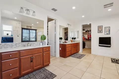 Entry Way - 2371 Rio Grande Dr, Tracy, CA 95377 photo 5 of 6