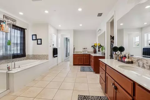 Entry Way - 2371 Rio Grande Dr, Tracy, CA 95377 photo 6 of 6