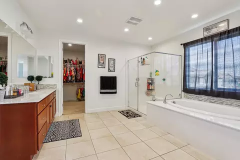 Bath - 2371 Rio Grande Dr, Tracy, CA 95377 photo 5 of 6