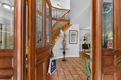 Entry Way - 6431 Orange Hill Ln, Carmichael, CA 95608 photo 2 of 10