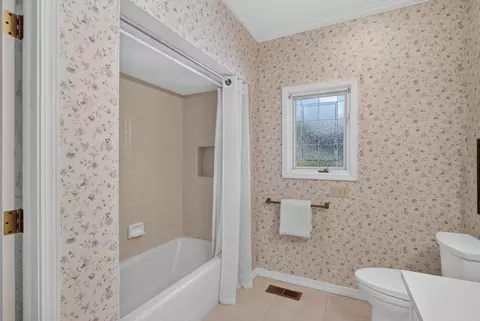 Bath - 6431 Orange Hill Ln, Carmichael, CA 95608 photo 3 of 7