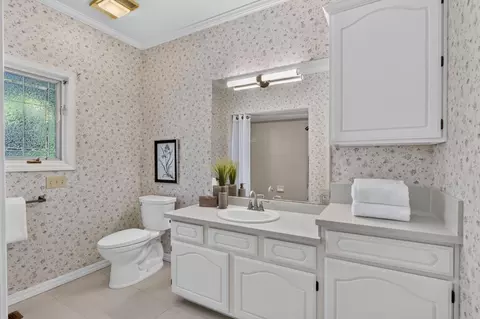 Bath - 6431 Orange Hill Ln, Carmichael, CA 95608 photo 2 of 7