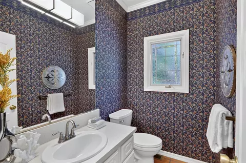 Bath - 6431 Orange Hill Ln, Carmichael, CA 95608 photo 1 of 7