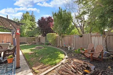 Exterior - 2109 Bluejay Way, Lodi, CA 95240 photo 9 of 11