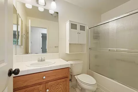 Bath - 2109 Bluejay Way, Lodi, CA 95240 photo 1 of 3
