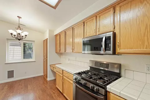 Kitchen - 2109 Bluejay Way, Lodi, CA 95240 photo 5 of 6